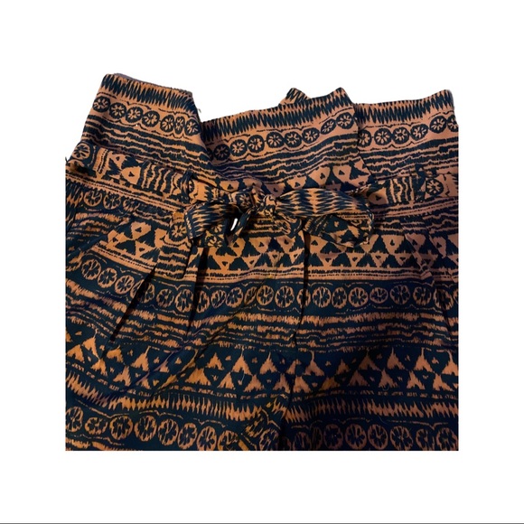 Line & Dot Aztec Medium Shorts - Picture 4 of 6